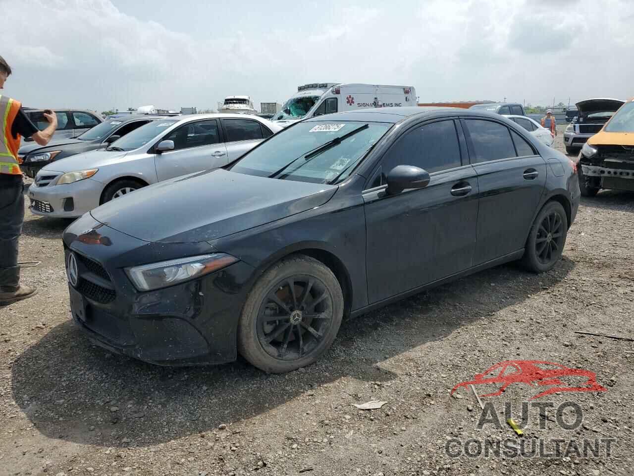 MERCEDES-BENZ A-CLASS 2019 - WDD3G4FB6KW022616