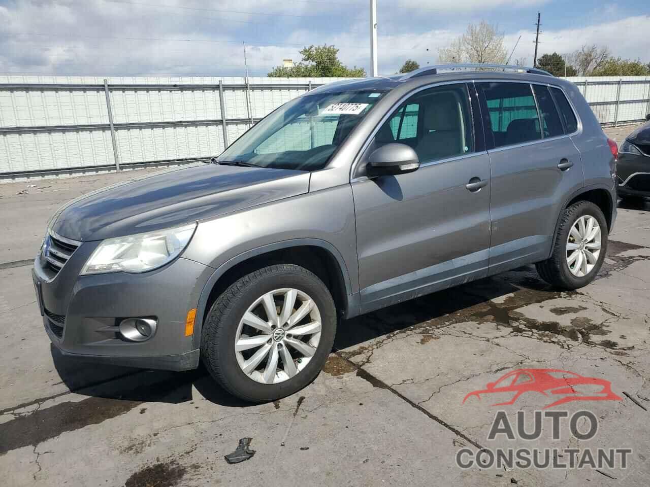 VOLKSWAGEN TIGUAN 2011 - WVGBV7AX6BW530421