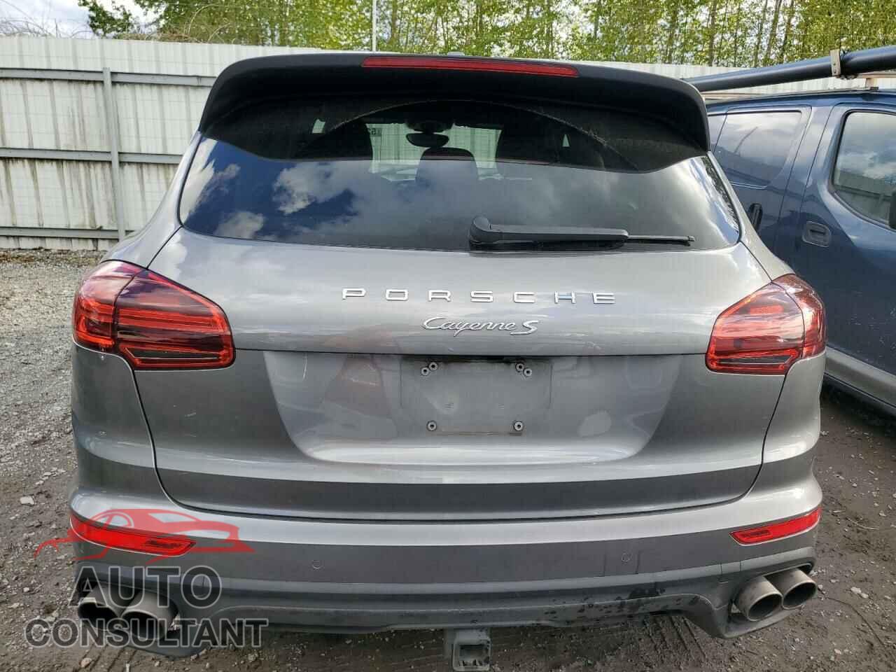 PORSCHE CAYENNE 2018 - WP1AB2A28JLA60262