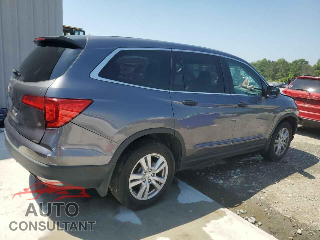 HONDA PILOT 2018 - 5FNYF5H11JB032406