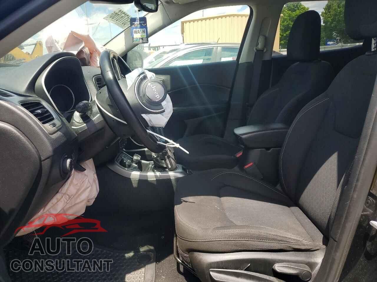 JEEP COMPASS 2018 - 3C4NJDAB1JT483349