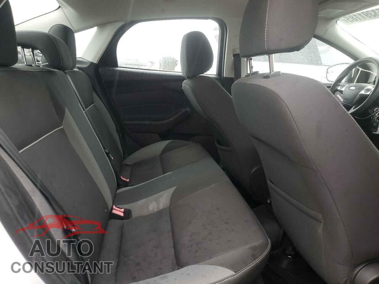 FORD FOCUS 2014 - 1FADP3F22EL213955