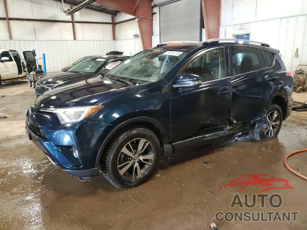 TOYOTA RAV4 2017 - JTMRFREV1HJ708228