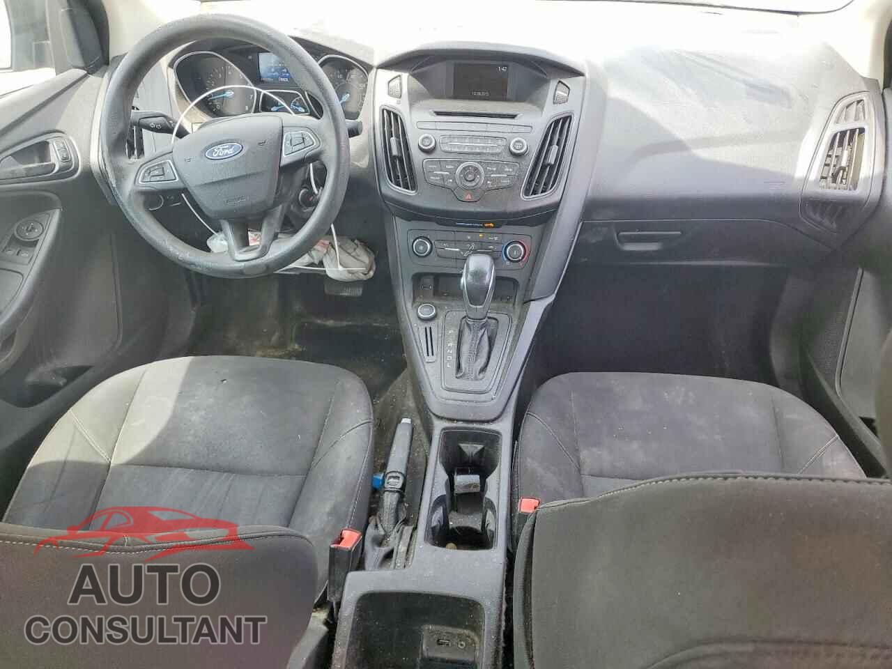 FORD FOCUS 2015 - 1FADP3E28FL387239