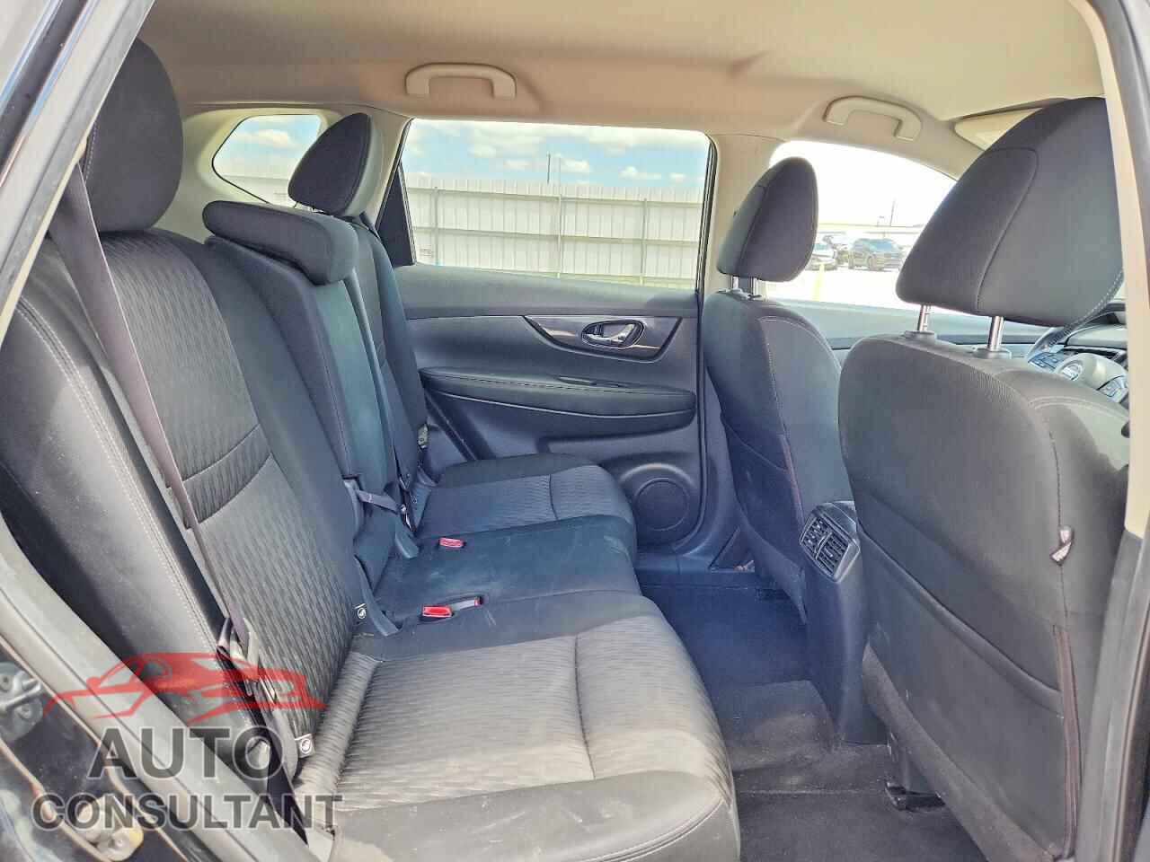 NISSAN ROGUE 2017 - KNMAT2MT9HP551171