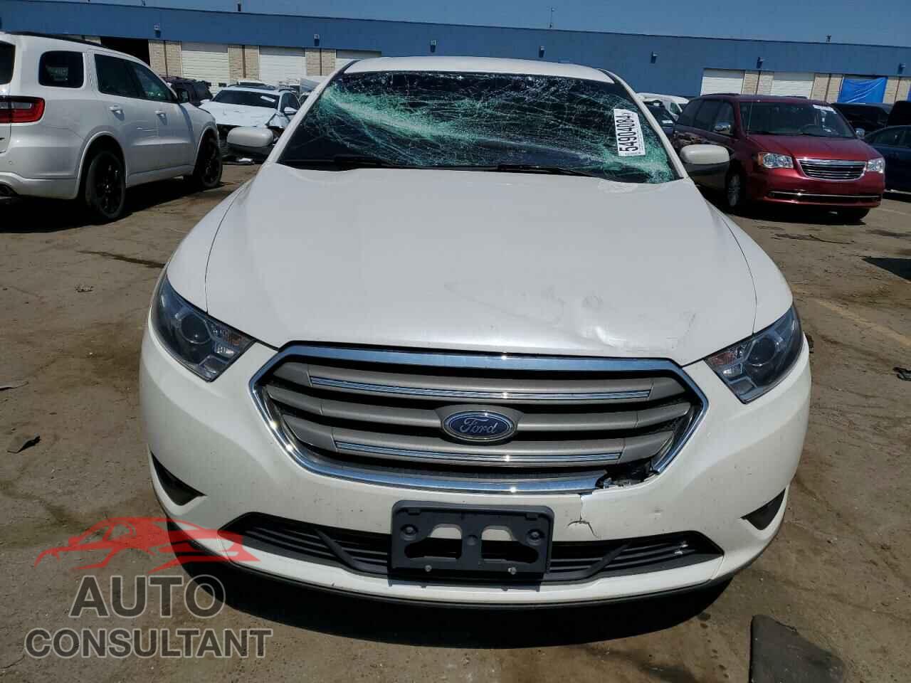 FORD TAURUS 2018 - 1FAHP2E88JG111466