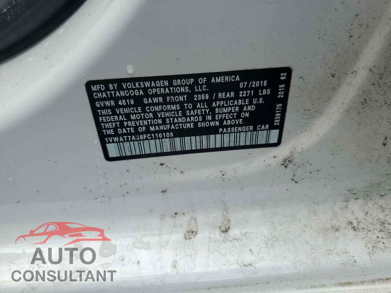 VOLKSWAGEN PASSAT 2015 - 1VWAT7A38FC110103