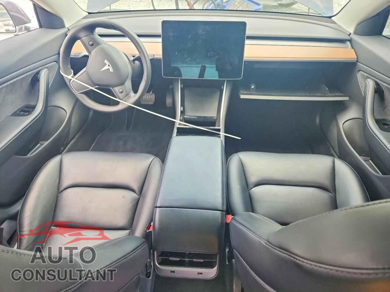 TESLA MODEL 3 2019 - 5YJ3E1EB9KF520779
