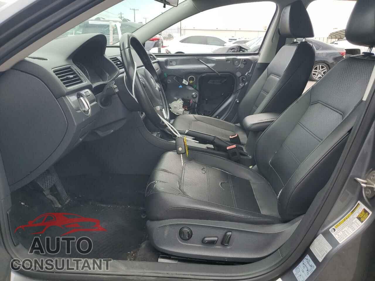 VOLKSWAGEN PASSAT 2015 - 1VWAT7A30FC044646