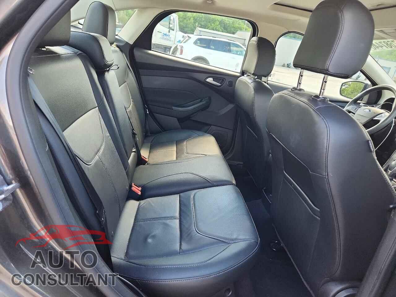 FORD FOCUS 2017 - 1FADP3J28HL260225