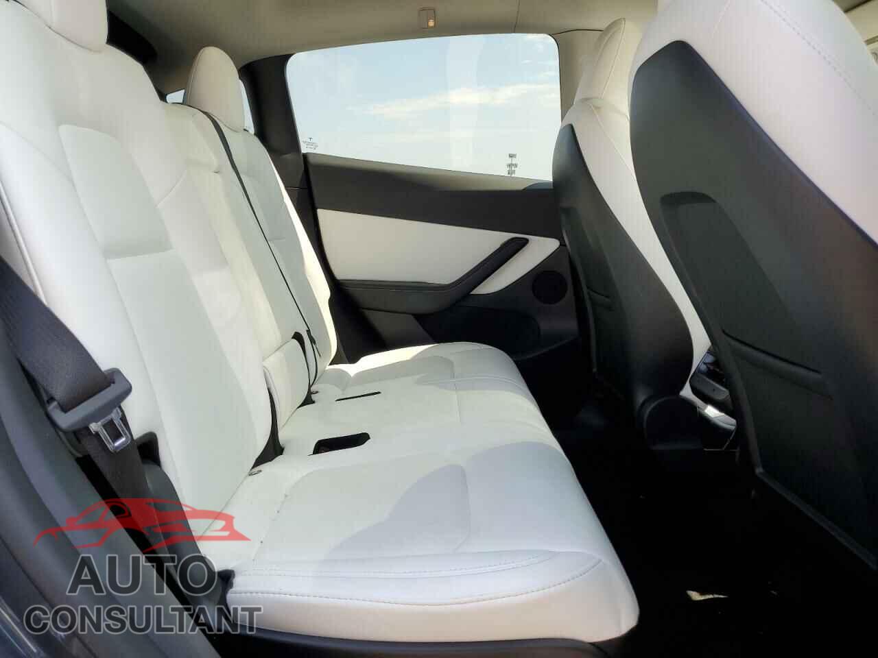 TESLA MODEL Y 2022 - 7SAYGAEE8NF508317