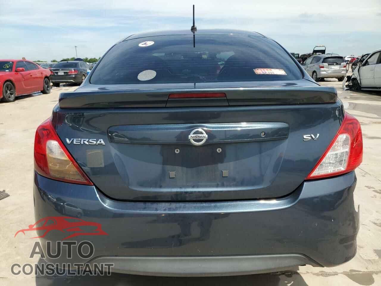 NISSAN VERSA 2017 - 3N1CN7AP3HL810579