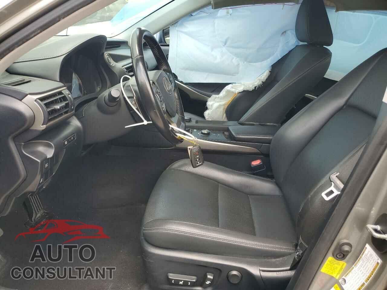 LEXUS IS 2018 - JTHBA1D29J5075404