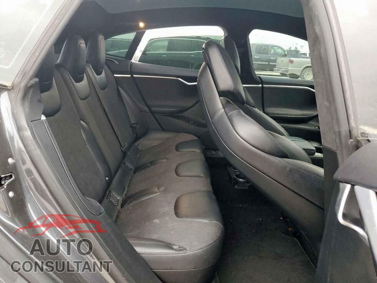 TESLA MODEL S 2017 - 5YJSA1E15HF185995