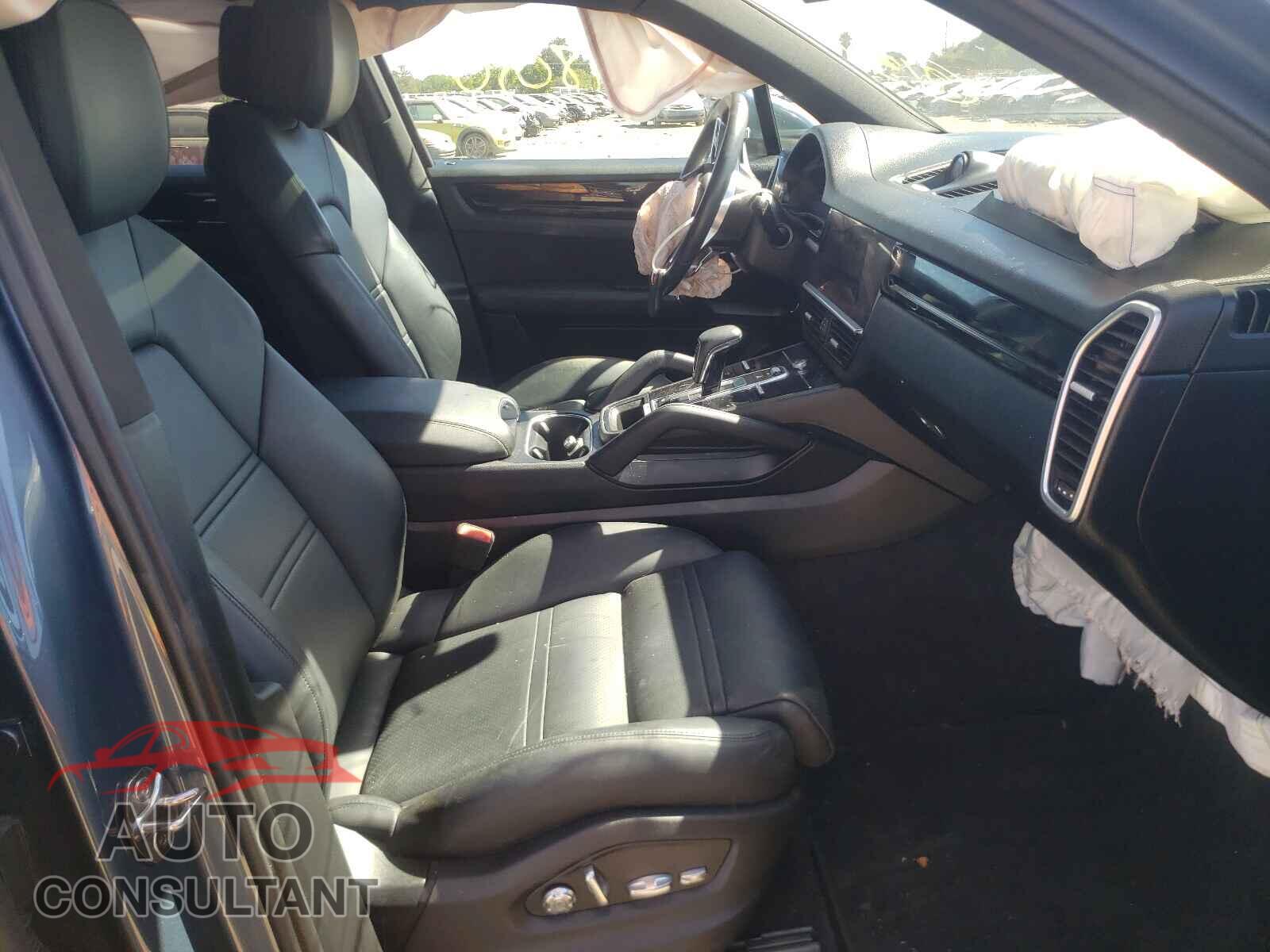 PORSCHE CAYENNE 2019 - WP1AA2AY9KDA15236