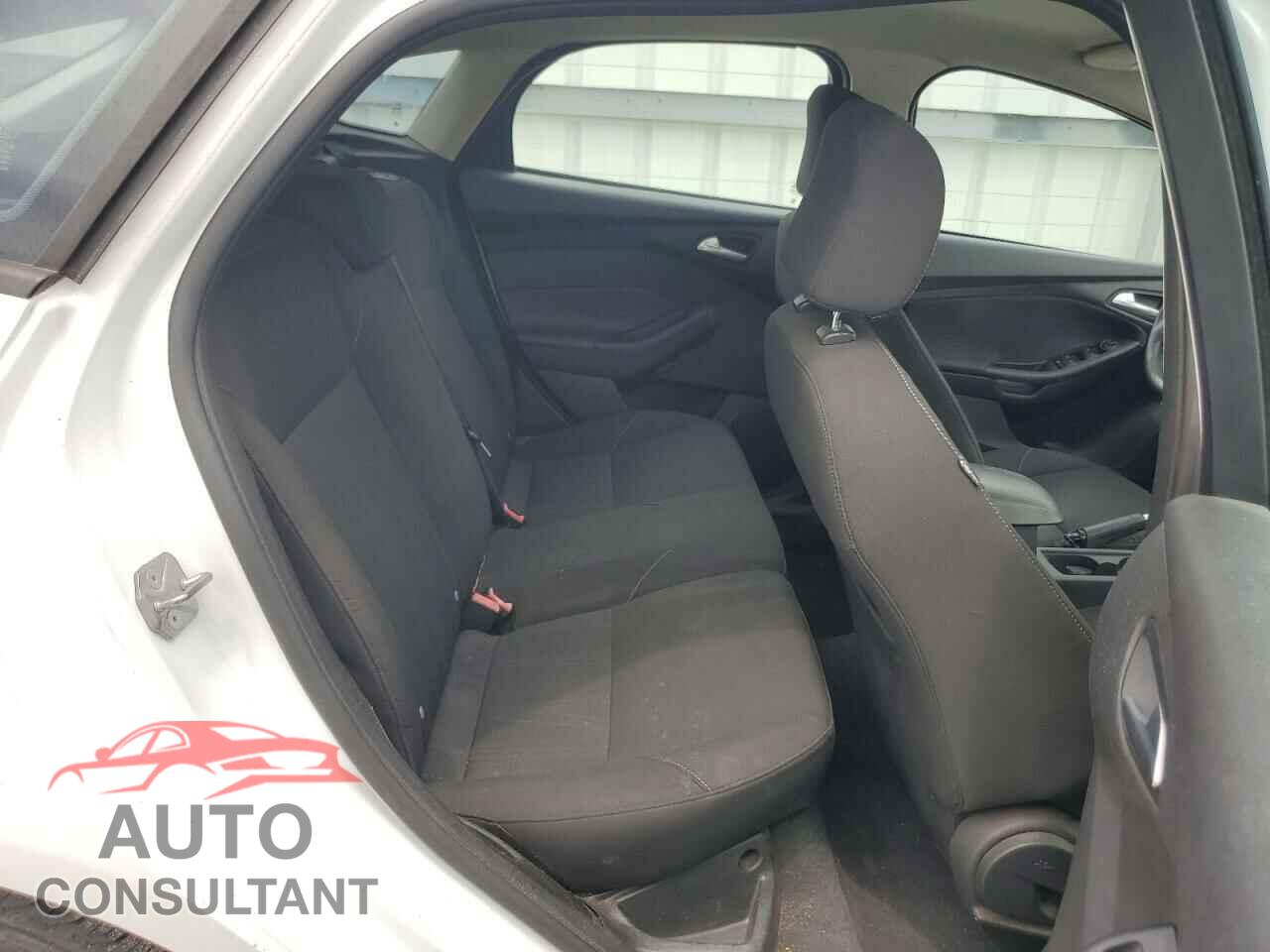 FORD FOCUS 2015 - 1FADP3K23FL233137