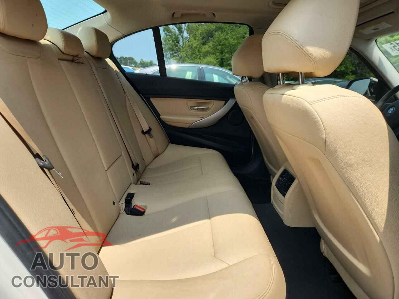 BMW 3 SERIES 2017 - WBA8A3C36HK693046