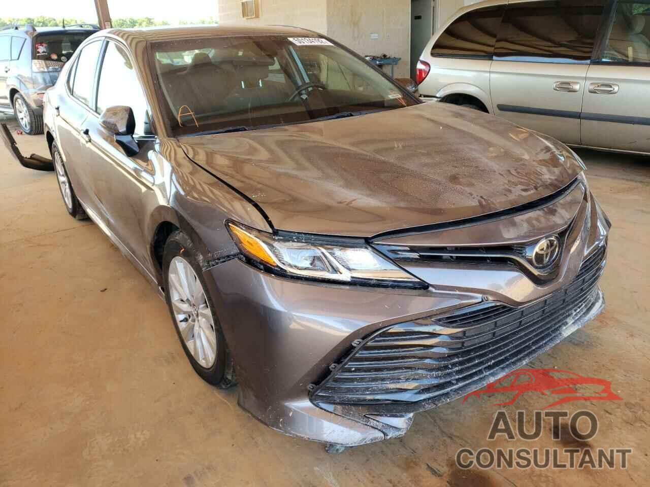 TOYOTA CAMRY 2018 - 4T1B11HK1JU144745