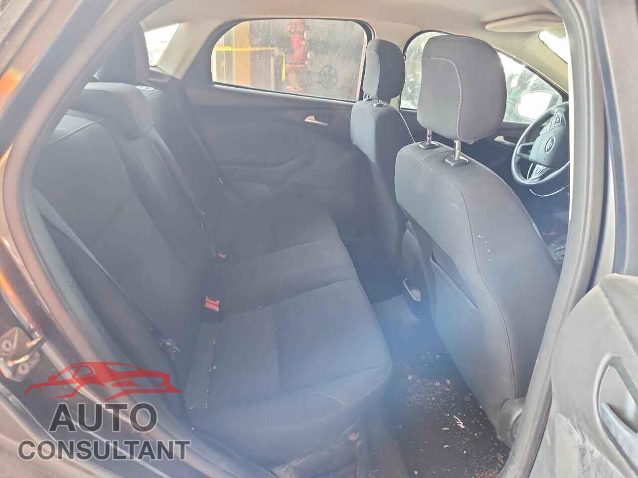 FORD FOCUS 2018 - 1FADP3F28JL287813