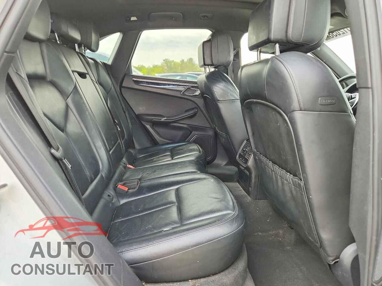 PORSCHE MACAN 2015 - WP1AB2A55FLB41558