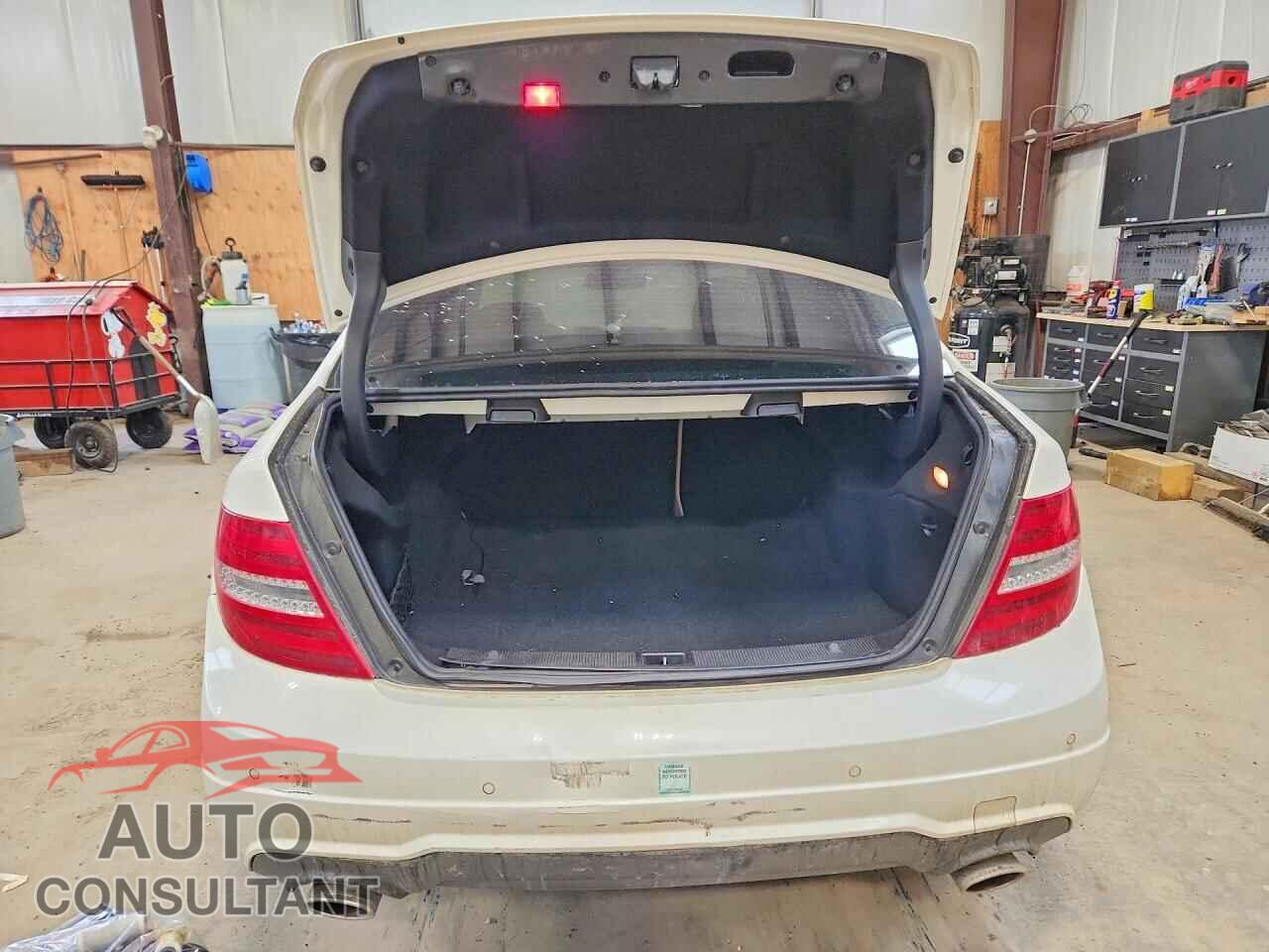 MERCEDES-BENZ C-CLASS 2012 - WDDGF8BBXCA710862