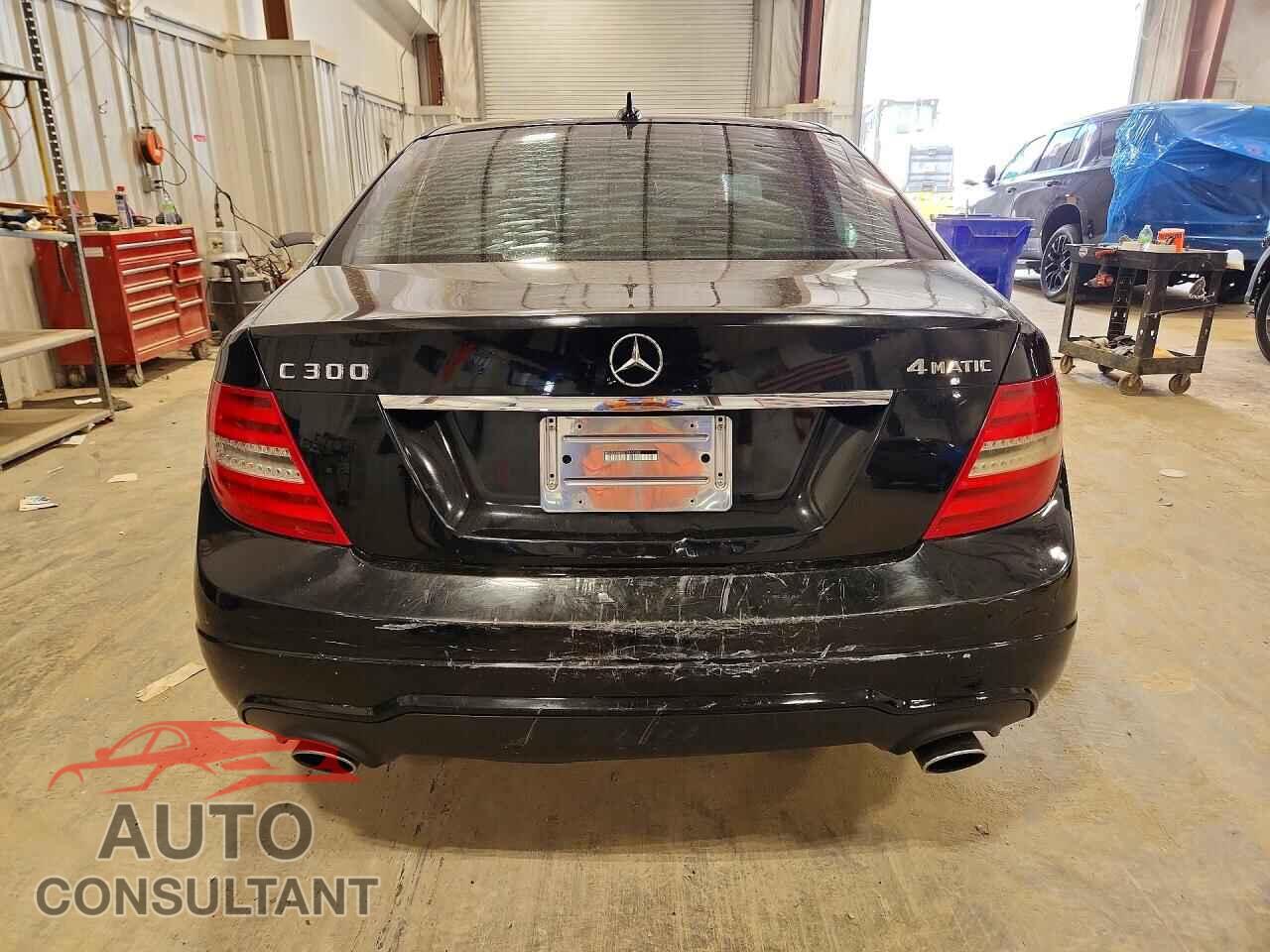 MERCEDES-BENZ C-CLASS 2012 - WDDGF8BB5CA617022
