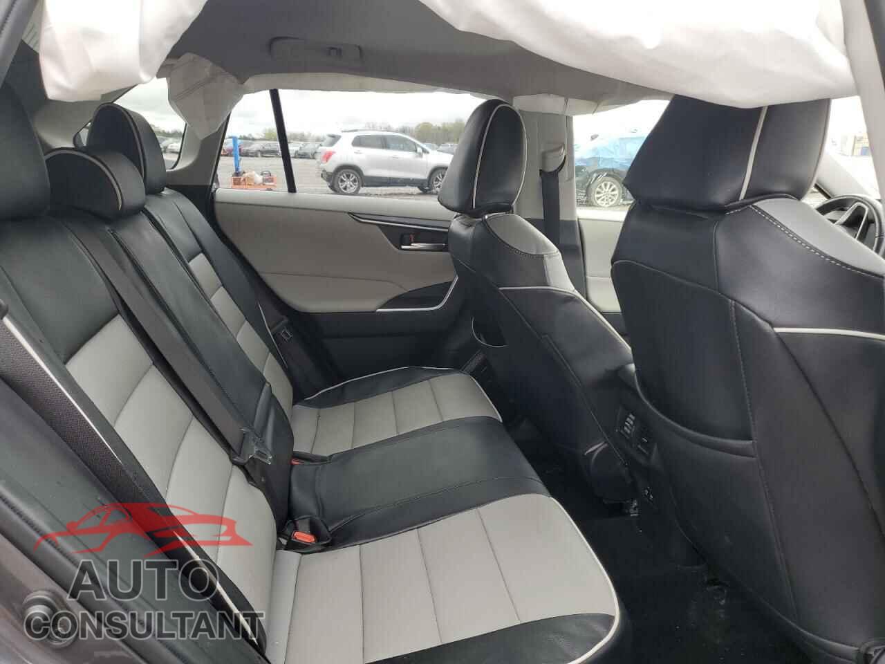 TOYOTA RAV4 2019 - JTMP1RFV4KD027734