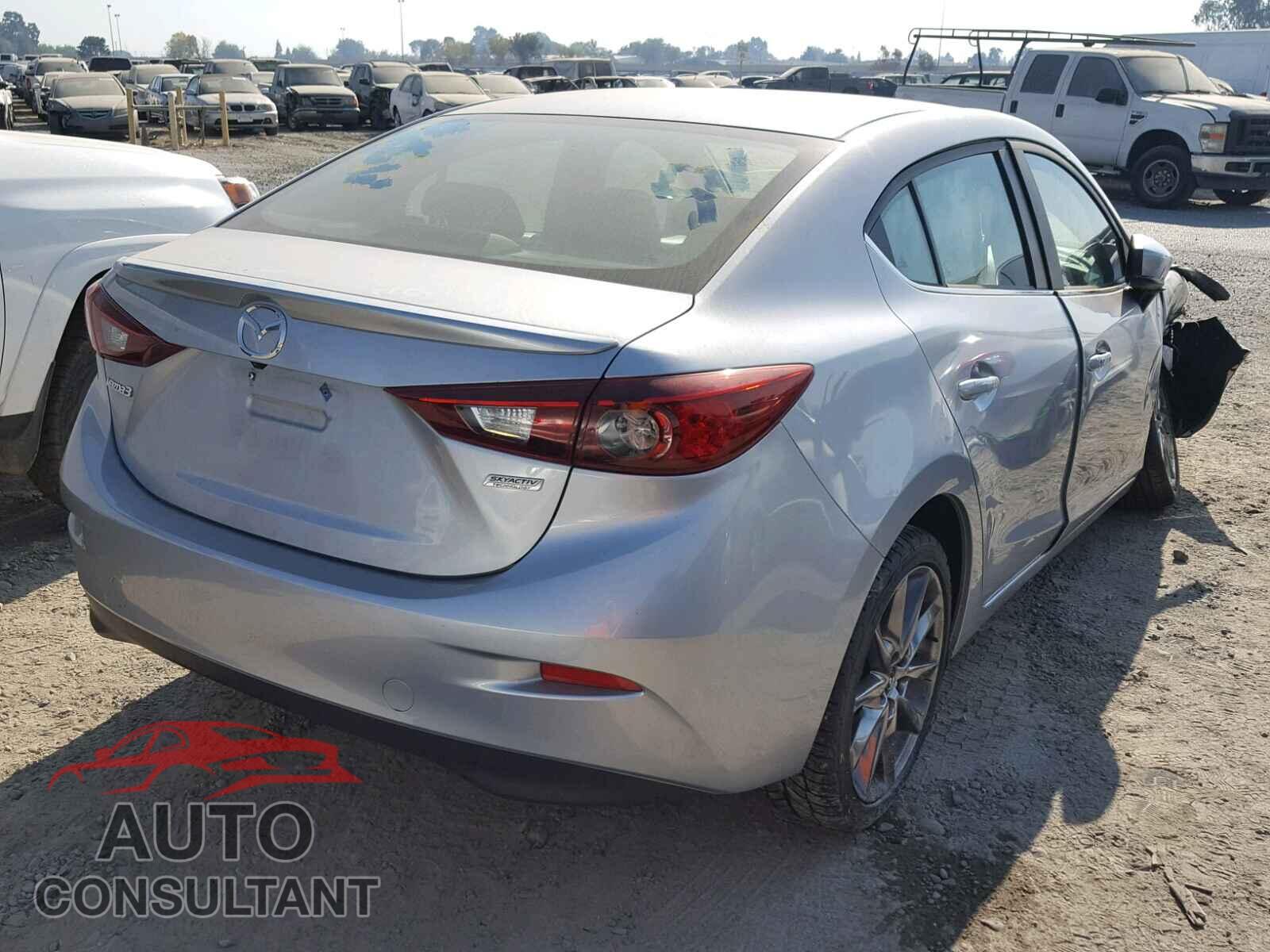 MAZDA 3 2018 - 3MZBN1V30JM201301