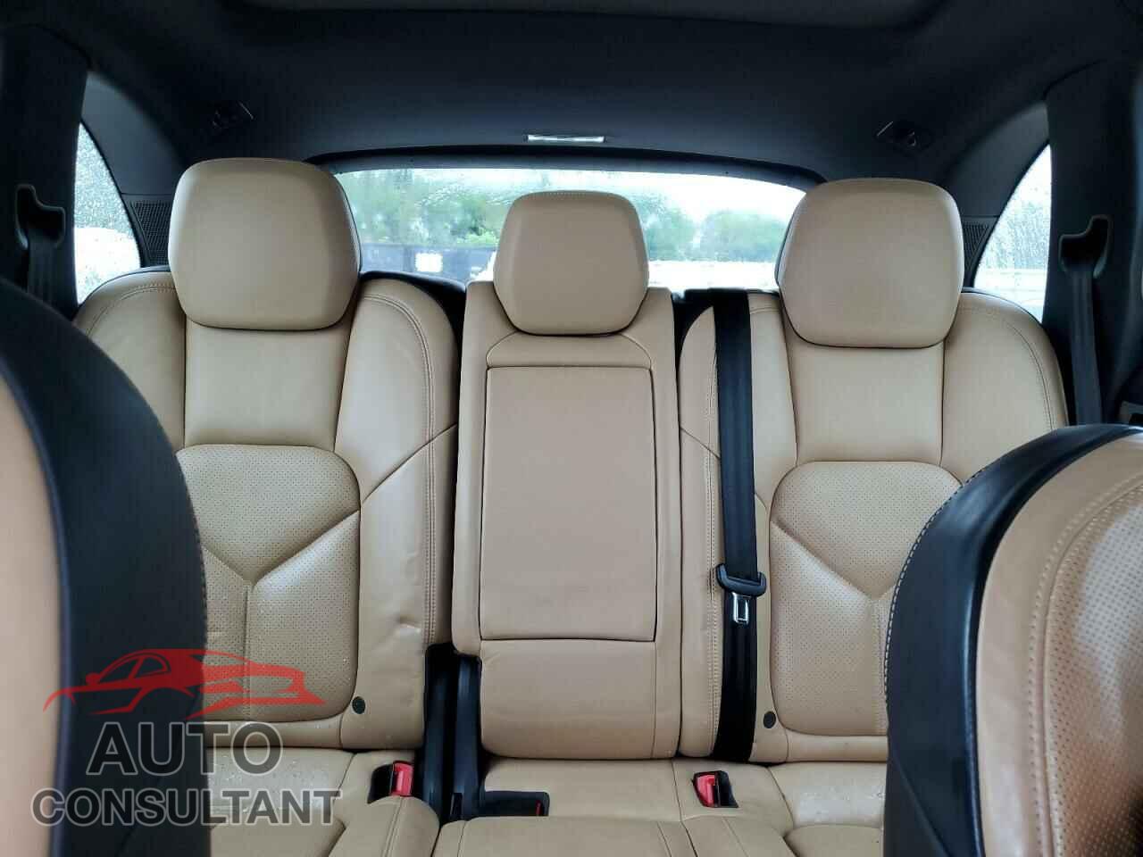 PORSCHE CAYENNE 2016 - WP1AA2A28GKA37954