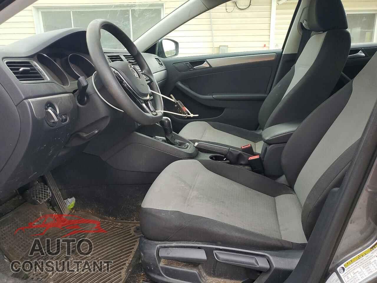 VOLKSWAGEN JETTA 2017 - 3VW2B7AJ2HM371766