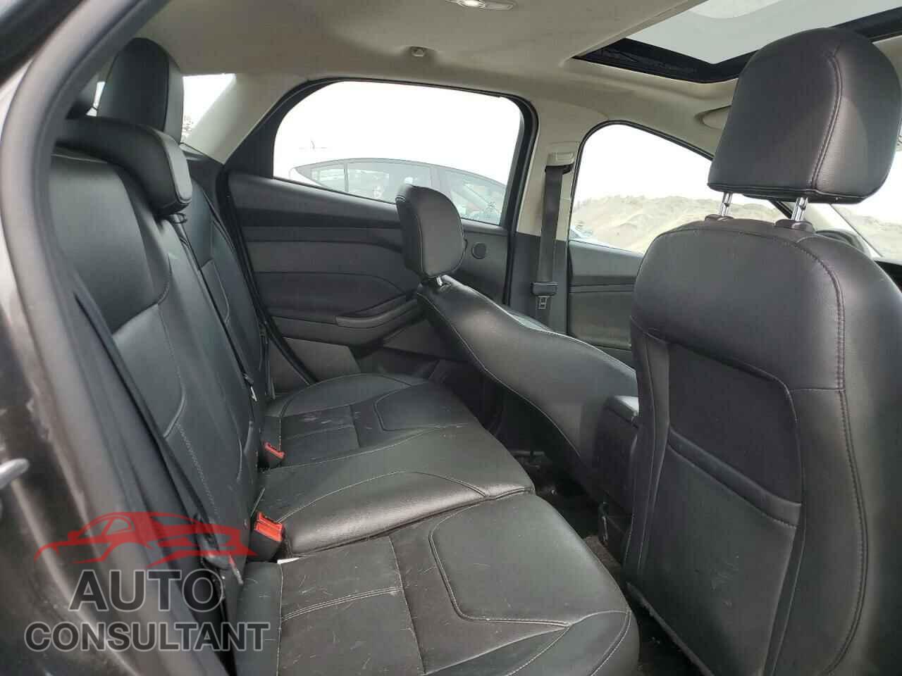 FORD FOCUS 2017 - 1FADP3N24HL320480