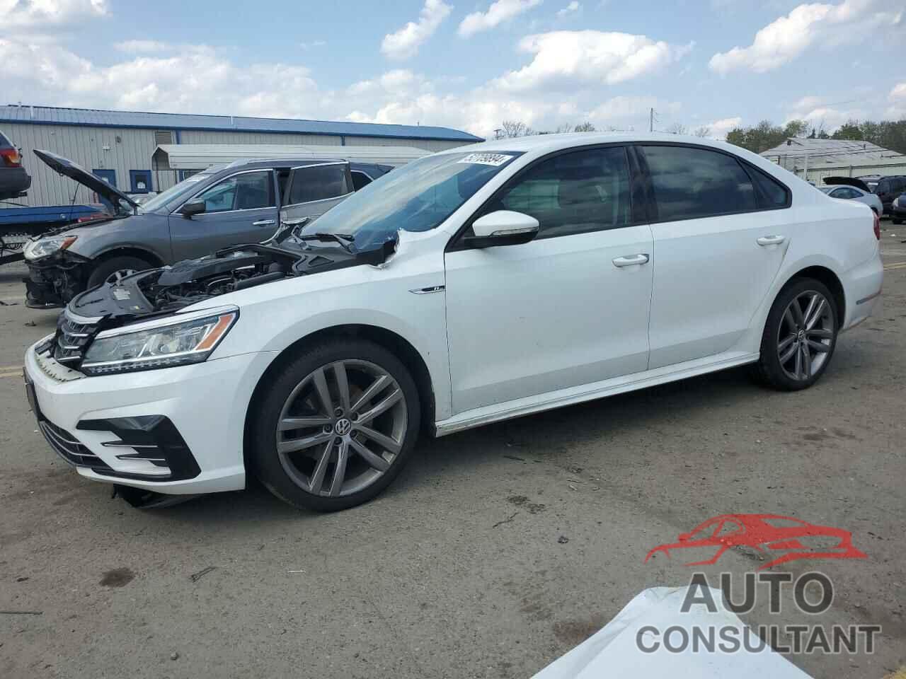 VOLKSWAGEN PASSAT 2018 - 1VWAA7A31JC035050