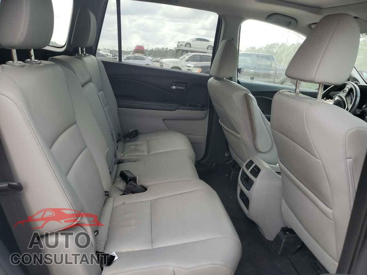 HONDA PILOT 2017 - 5FNYF5H53HB009318