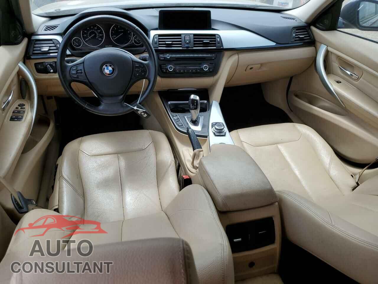 BMW 3 SERIES 2012 - WBA3C1C56CF433208