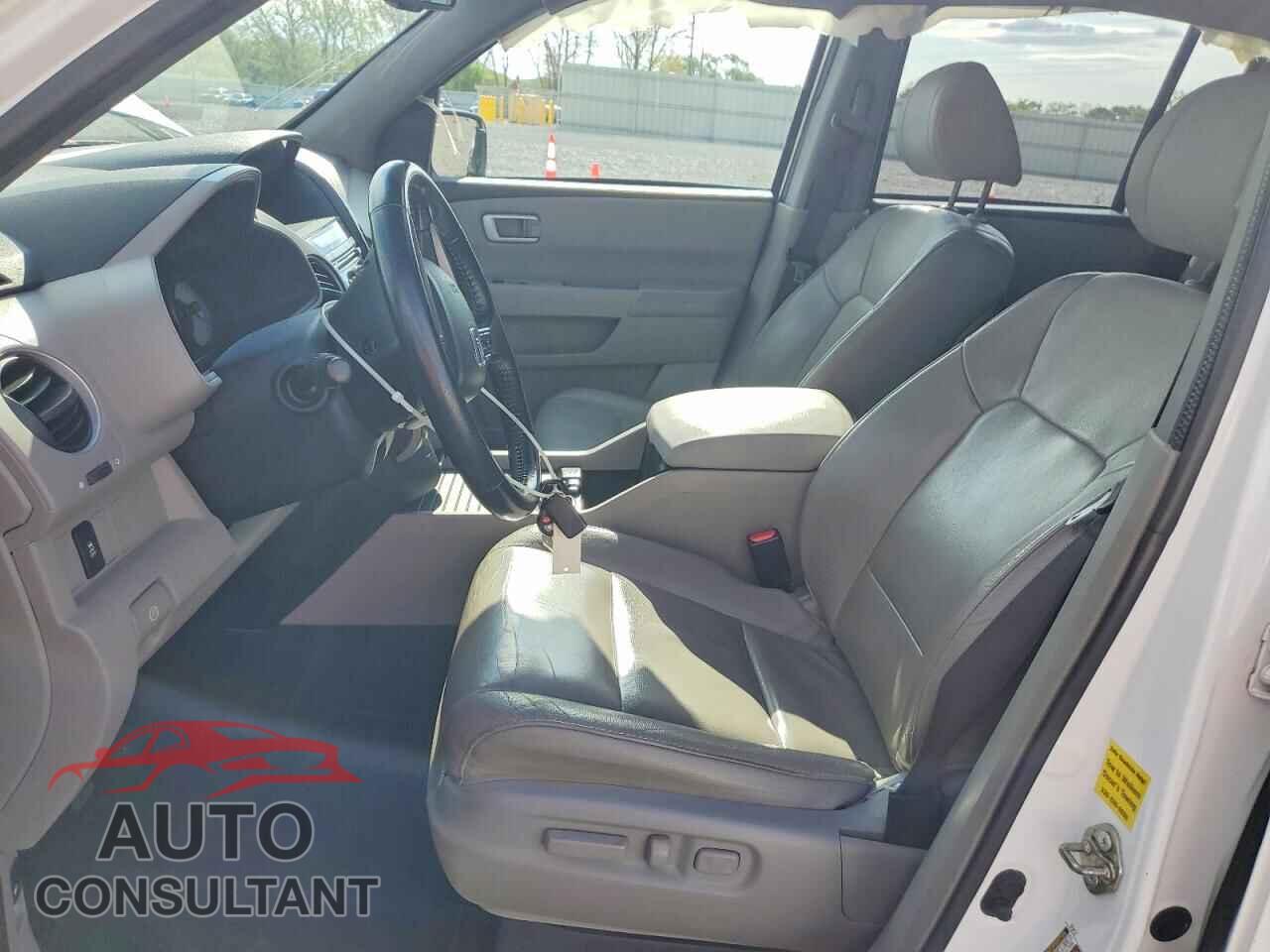 HONDA PILOT 2015 - 5FNYF4H59FB023327