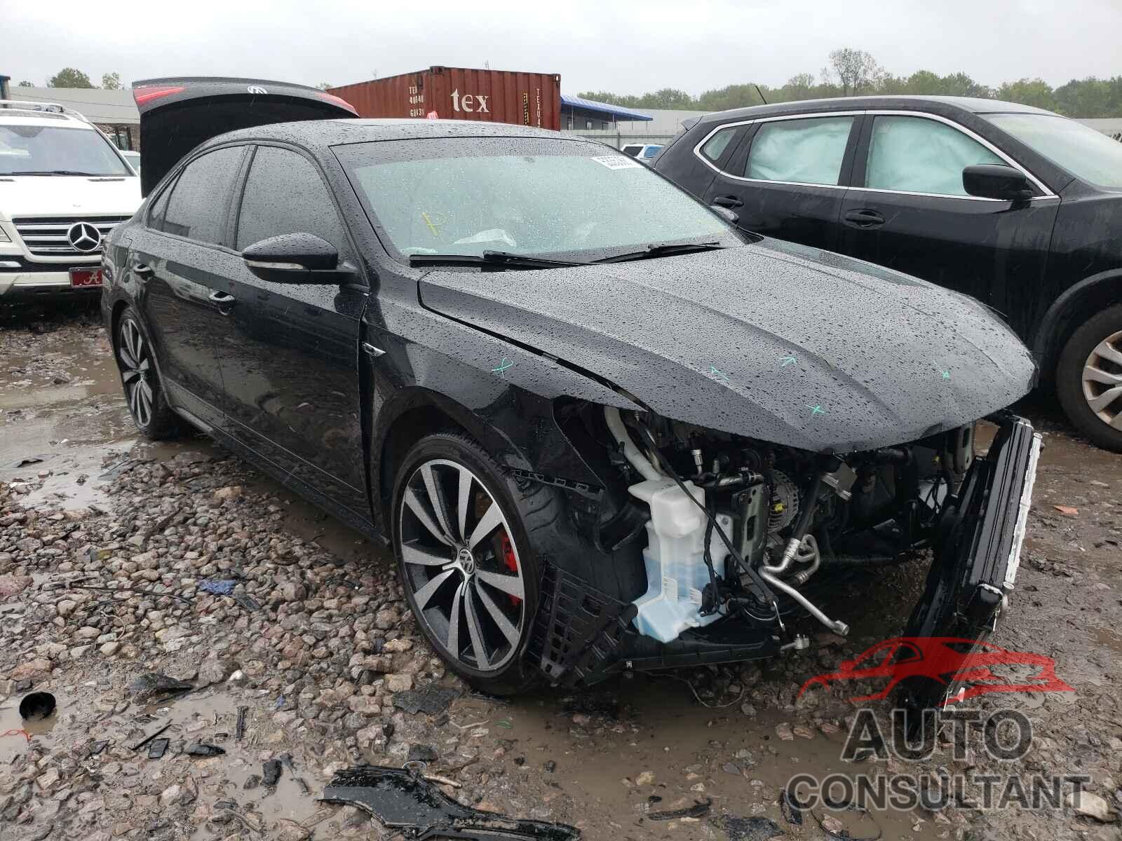 VOLKSWAGEN PASSAT 2018 - 1VWJM7A31JC031040