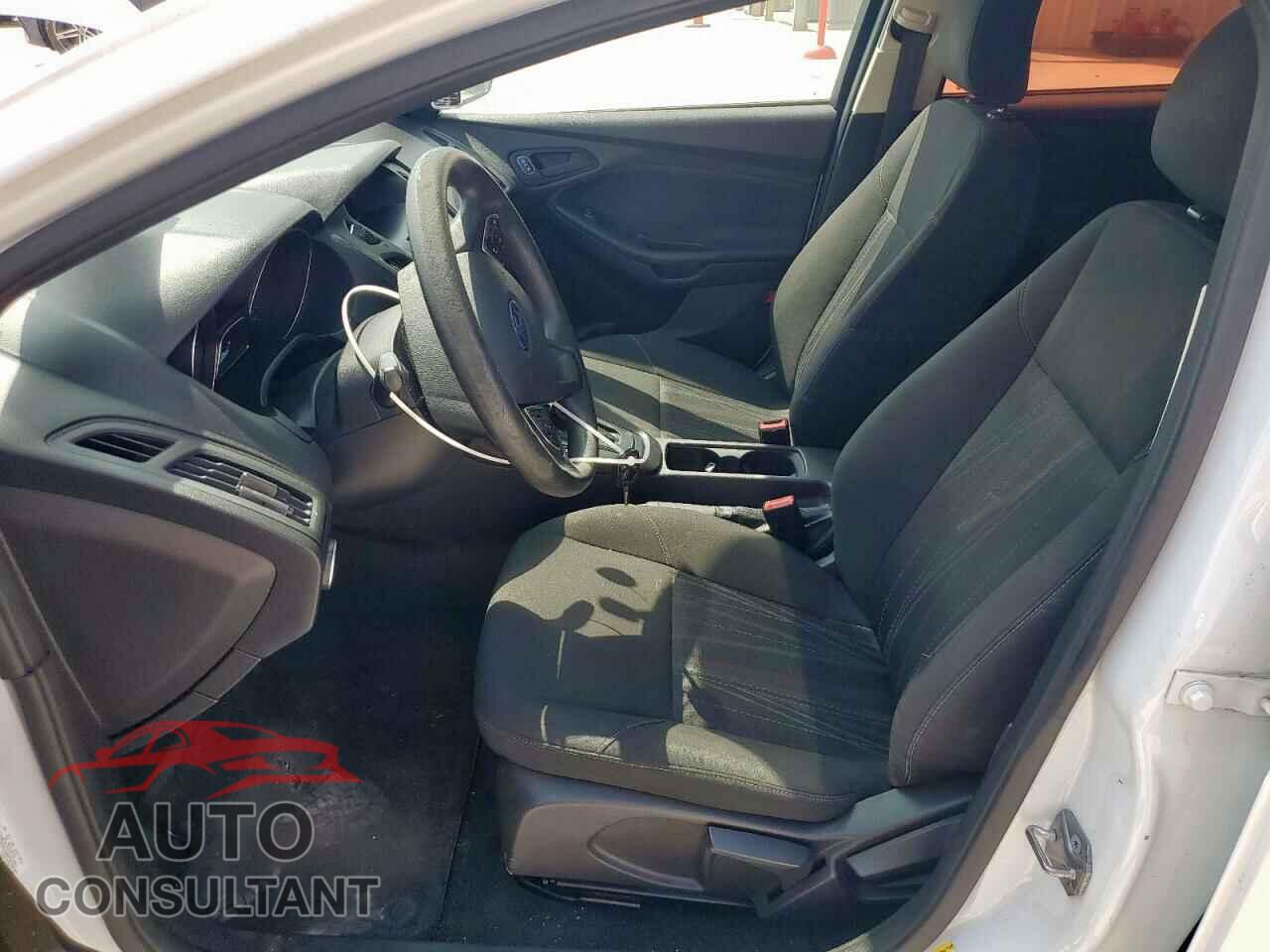 FORD FOCUS 2017 - 1FADP3E25HL313571