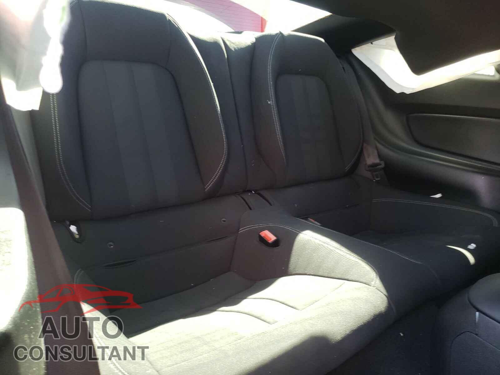 FORD MUSTANG 2019 - 1FA6P8TH1K5125073