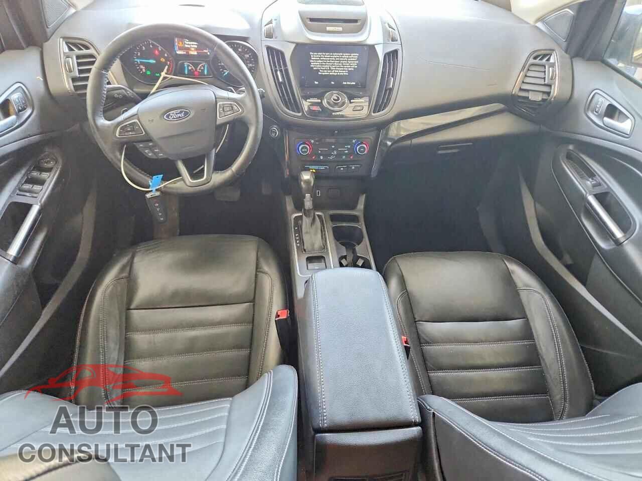 FORD ESCAPE 2017 - 1FMCU9JD4HUD02401