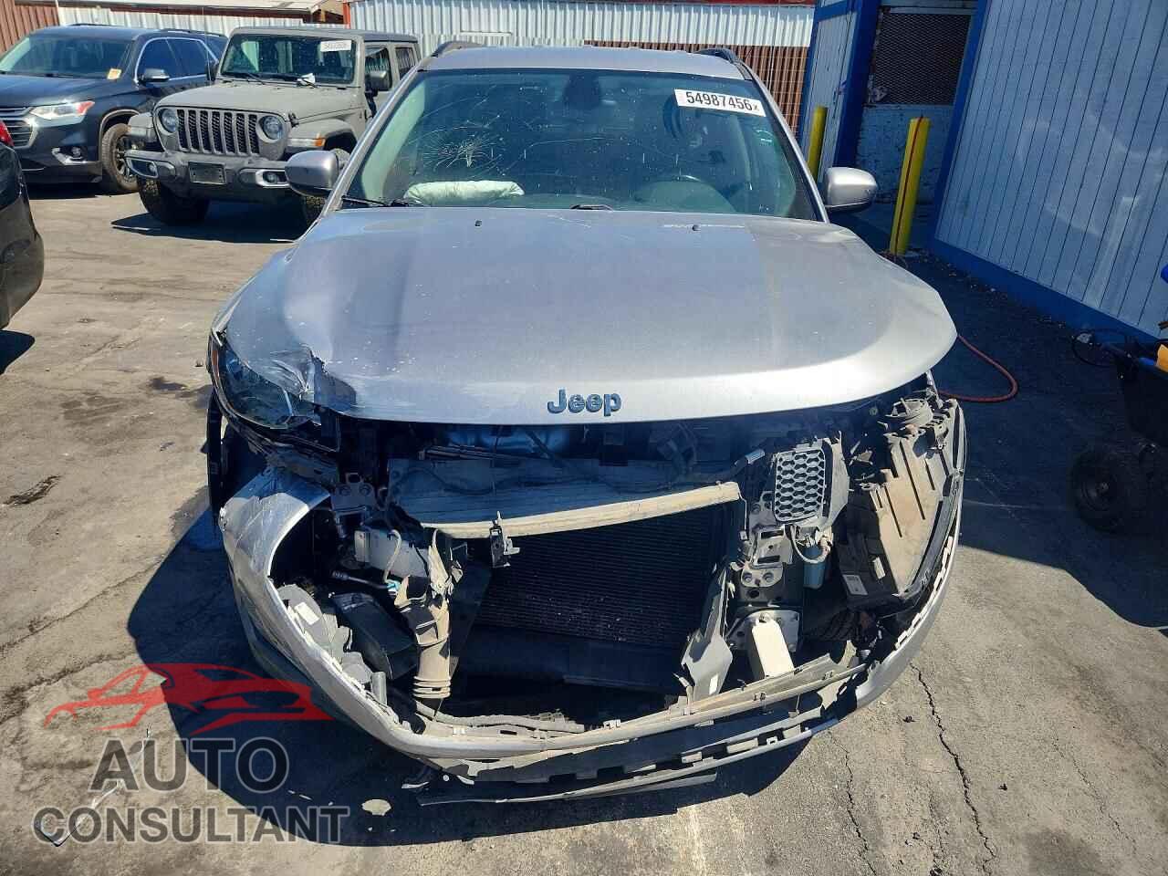 JEEP COMPASS 2018 - 3C4NJCBB2JT368882