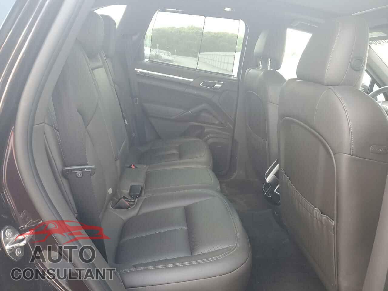 PORSCHE CAYENNE 2017 - WP1AA2A25HKA81895