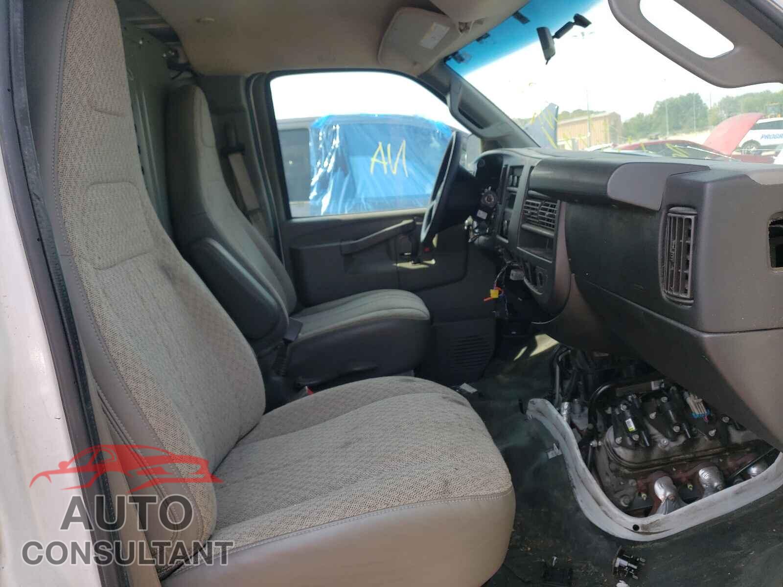 CHEVROLET EXPRESS 2017 - 1GCWGAFF6H1121211
