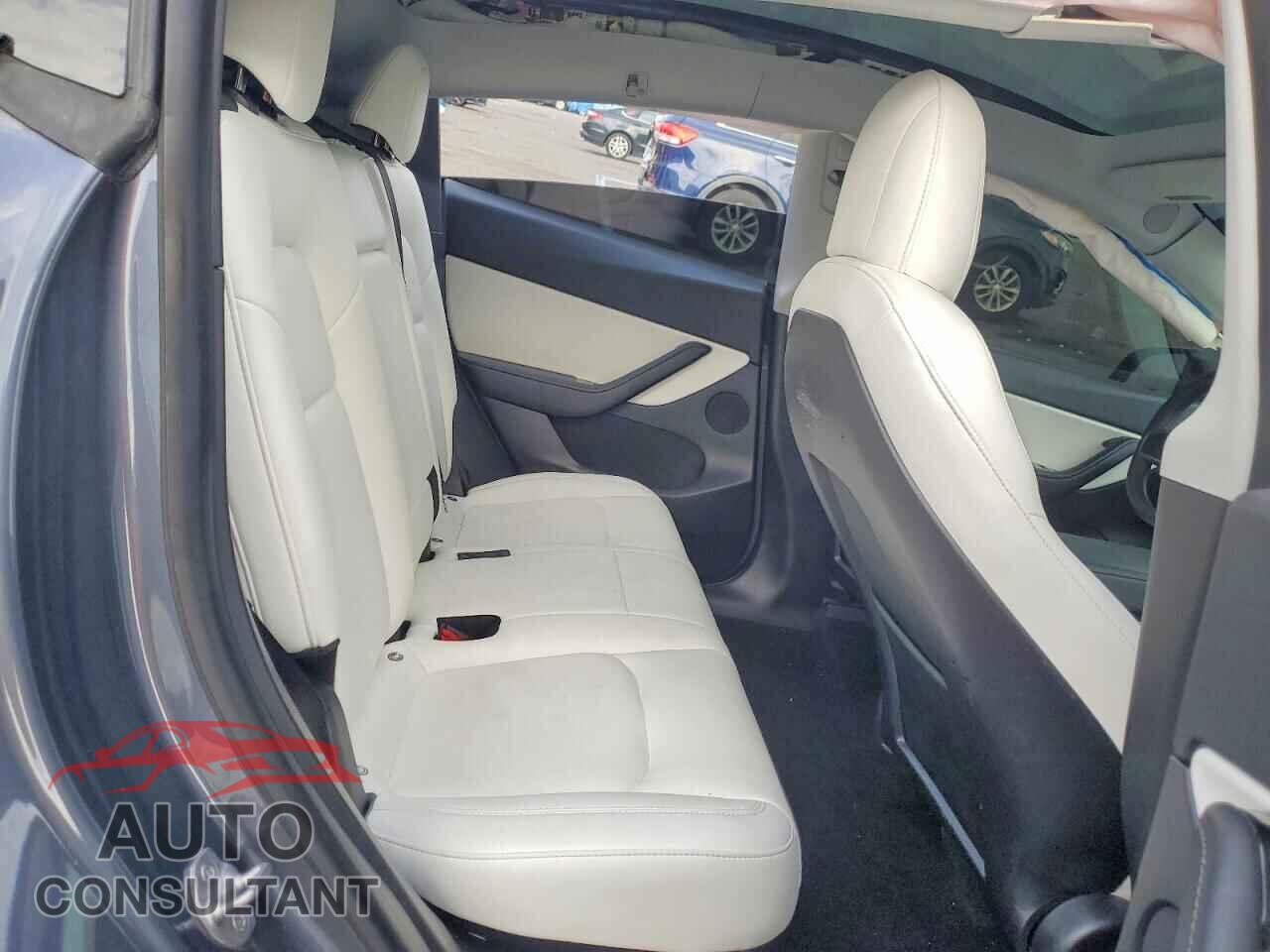 TESLA MODEL Y 2021 - 5YJYGDEEXMF108451