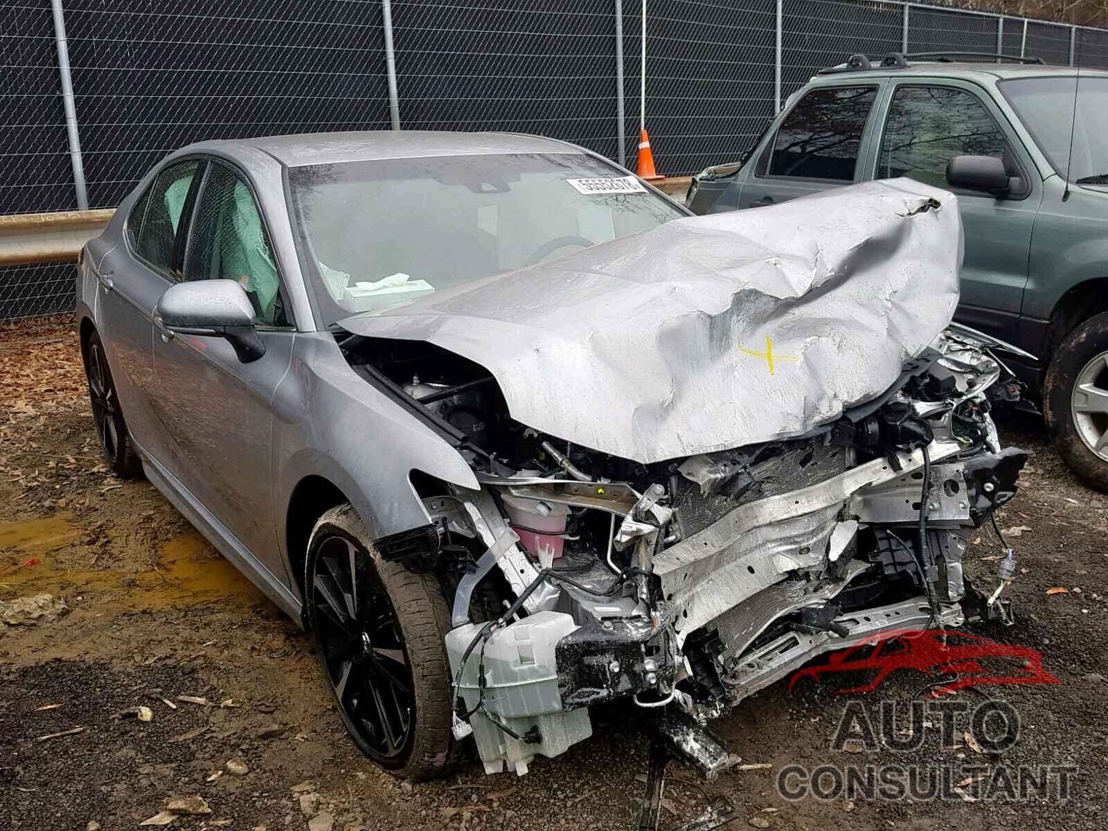TOYOTA CAMRY 2018 - 4T1B61HK2JU040024