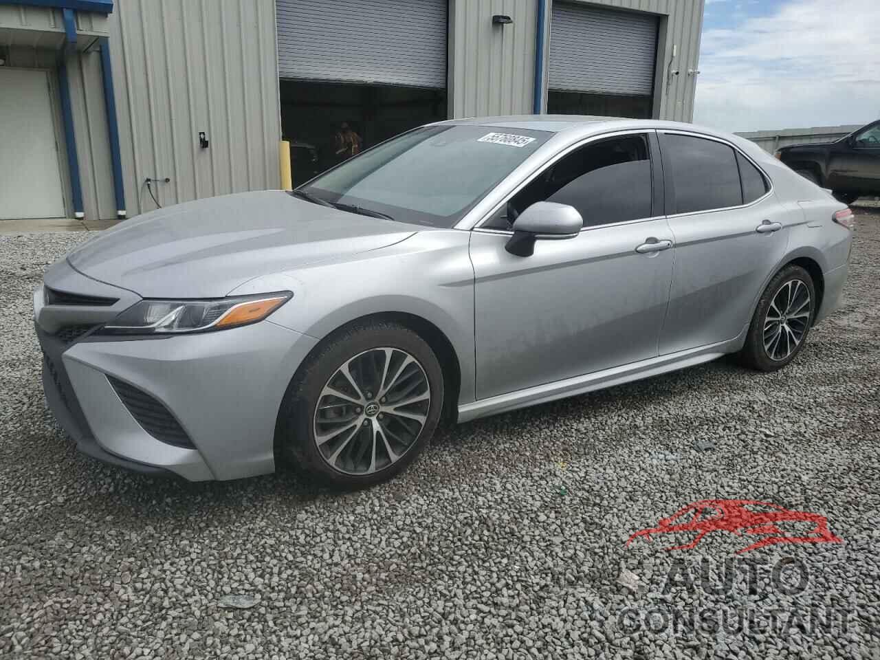 TOYOTA CAMRY 2018 - 4T1B11HK0JU123904