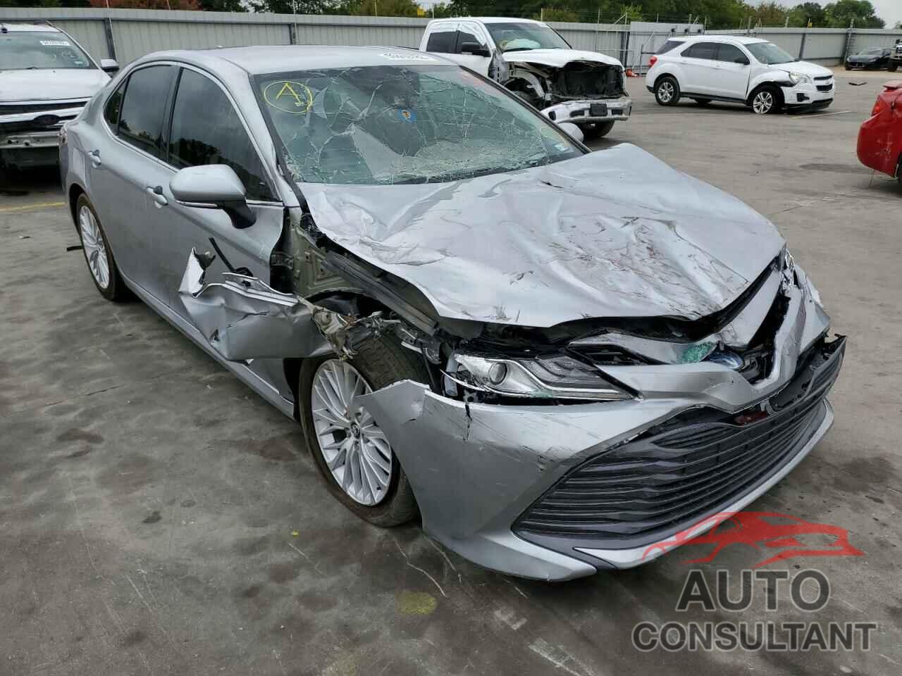 TOYOTA CAMRY 2019 - 4T1B21HK2KU011099