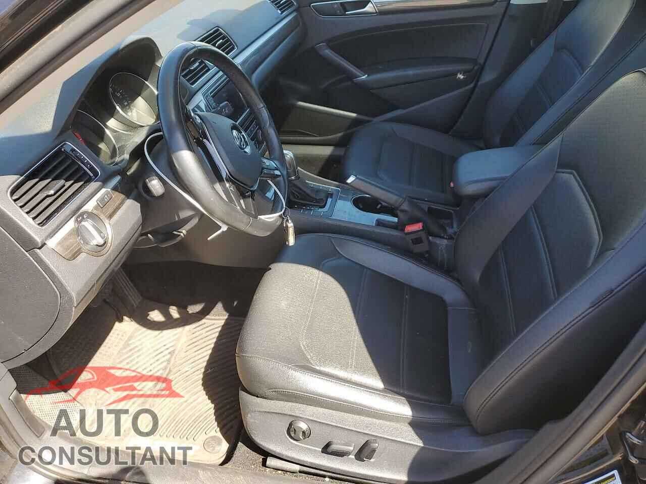VOLKSWAGEN PASSAT 2017 - 1VWGT7A36HC042140