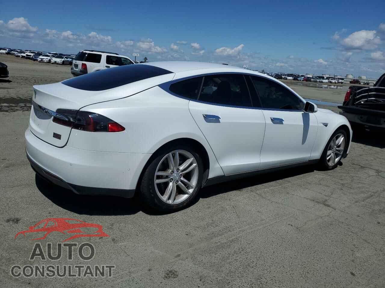 TESLA MODEL S 2015 - 5YJSA1S27FF085522