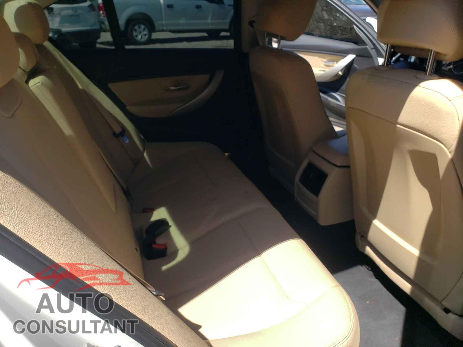 BMW 3 SERIES 2018 - WBA8A3C52JA357794
