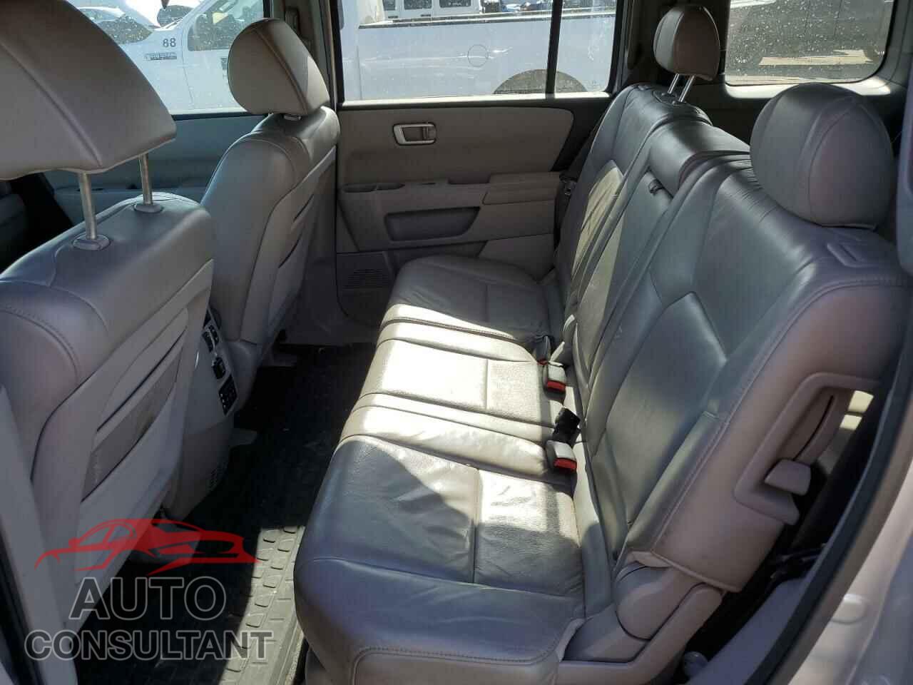 HONDA PILOT 2011 - 5FNYF4H69BB017367